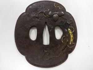 鉄地　金・赤銅象嵌　そら豆　鍔